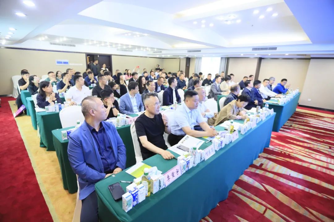 河南省2024國(guó)家“學(xué)生飲用奶計(jì)劃”推廣工作推進(jìn)會(huì)在鄭州成功舉辦！