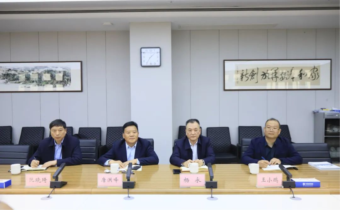 花花牛乳業(yè)集團(tuán)黨委書記、董事長(zhǎng)唐洪峰一行赴中原食品實(shí)驗(yàn)室同中國(guó)工程院院士、中原食品實(shí)驗(yàn)室主任任發(fā)政座談交流