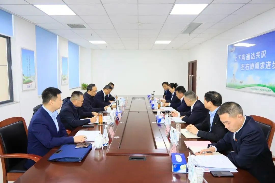 省政府國(guó)資委黨委書記、主任李濤一行到花花牛乳業(yè)集團(tuán)調(diào)研