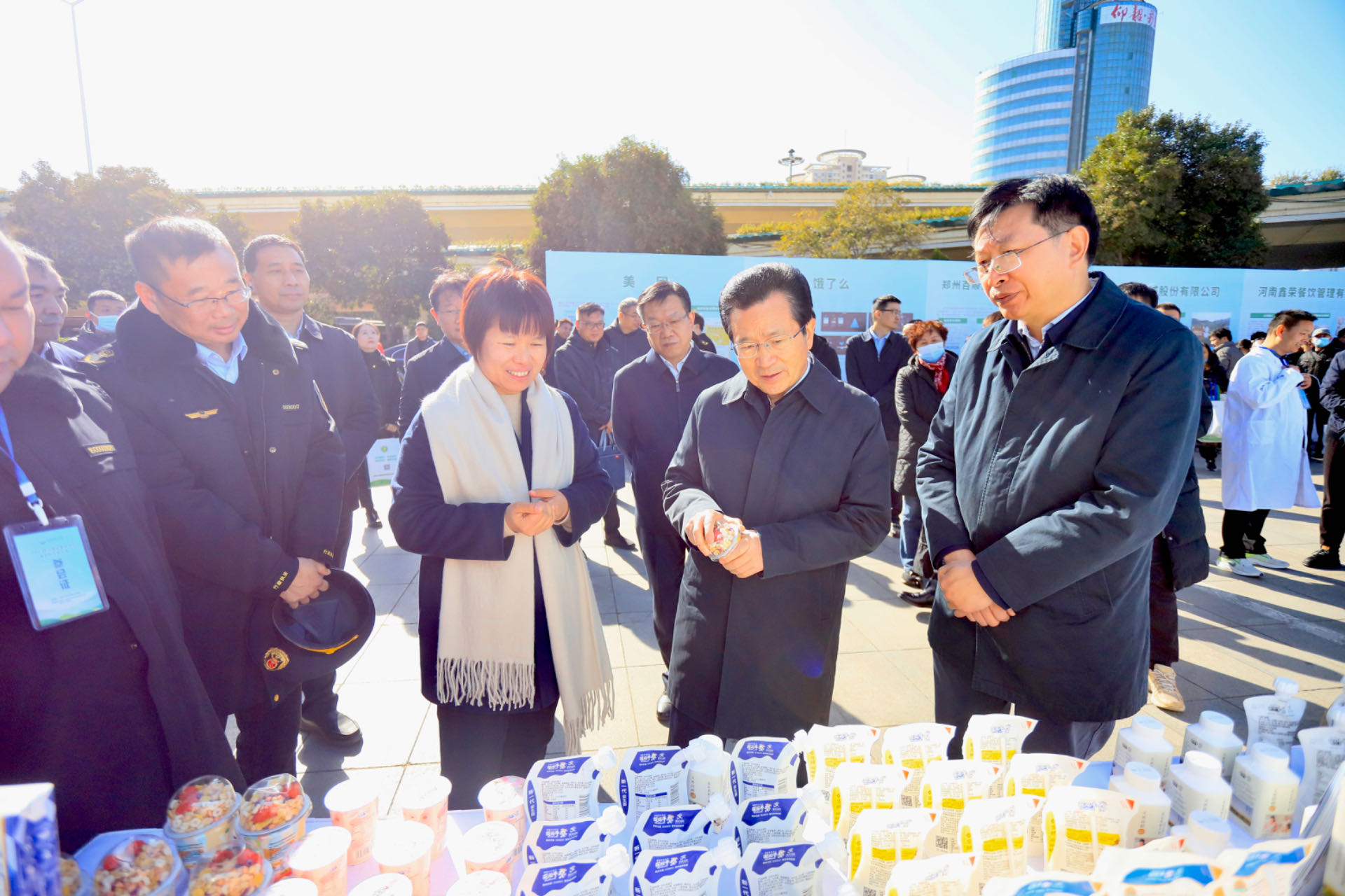 花花牛丨落實(shí)食品生產(chǎn)加工企業(yè)質(zhì)量安全主體責(zé)任，助力人民群眾生活更美好——2023年河南省暨鄭州食品安全宣傳周啟動(dòng)儀式隆重舉行