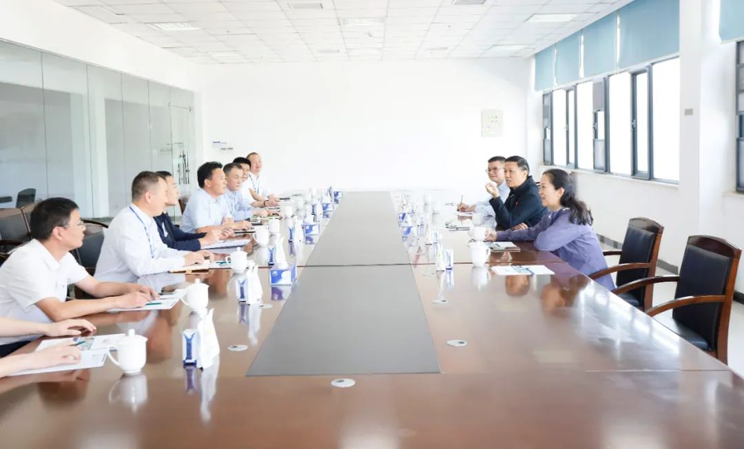 快樂(lè)過(guò)“雙節(jié)”，安全不放假｜河南農(nóng)投集團(tuán)黨委書記、董事長(zhǎng)李曉寰一行蒞臨花花牛乳業(yè)集團(tuán)開(kāi)展“雙節(jié)”安全生產(chǎn)大檢查活動(dòng)并慰問(wèn)一線職工、