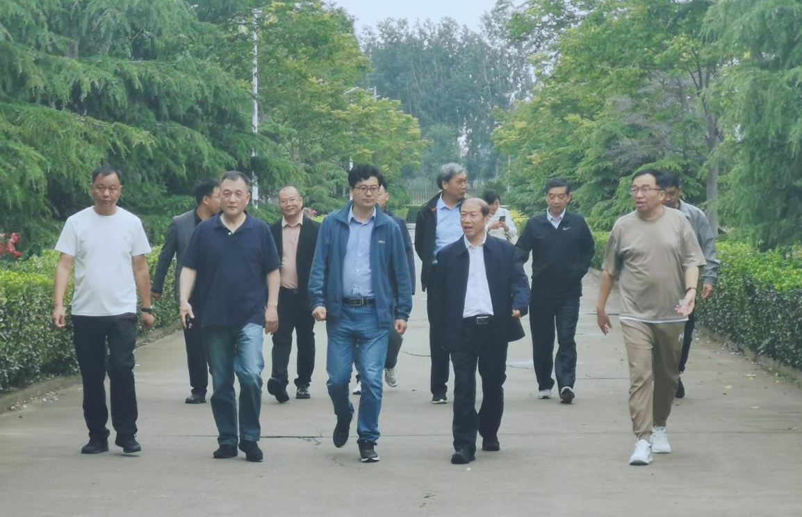 花花牛丨河南農(nóng)業(yè)大學(xué)黨委副書記、校長介曉磊一行蒞臨花花牛河南瑞亞參觀調(diào)研