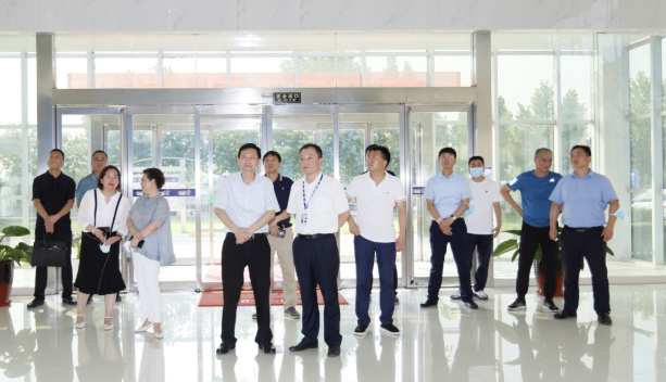 快訊|鄭州市二七區(qū)委副書記、區(qū)長虎榮鑫蒞臨河南花花牛乳業(yè)集團(tuán)調(diào)研