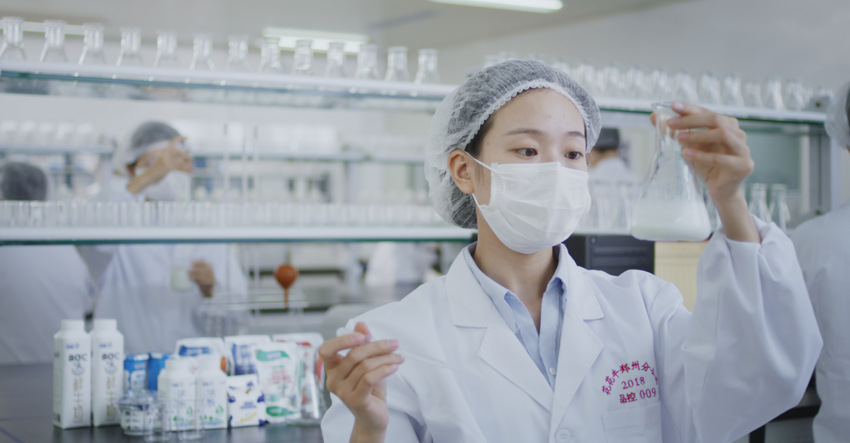 榮膺乳業(yè)三大金獎(jiǎng)，花花牛以產(chǎn)業(yè)融合發(fā)展推進(jìn)奶業(yè)高質(zhì)量發(fā)展