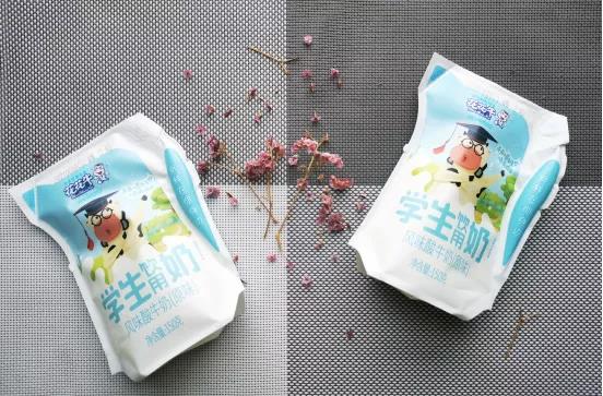 花花牛首款愛克林低溫學(xué)生飲用酸牛奶上市啦！??！