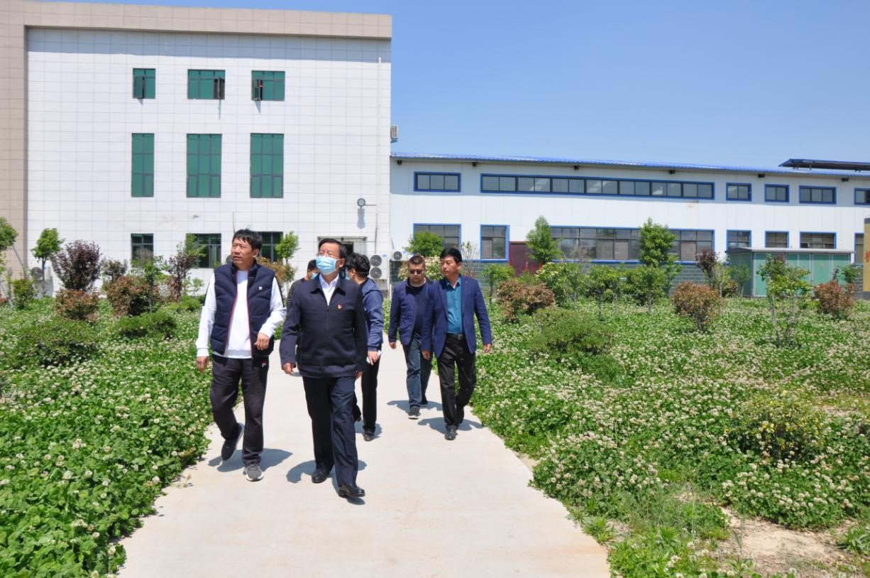 商丘市委常委、宣傳部部長王全周一行蒞臨睢縣瑞亞牧業(yè)有限公司調(diào)研