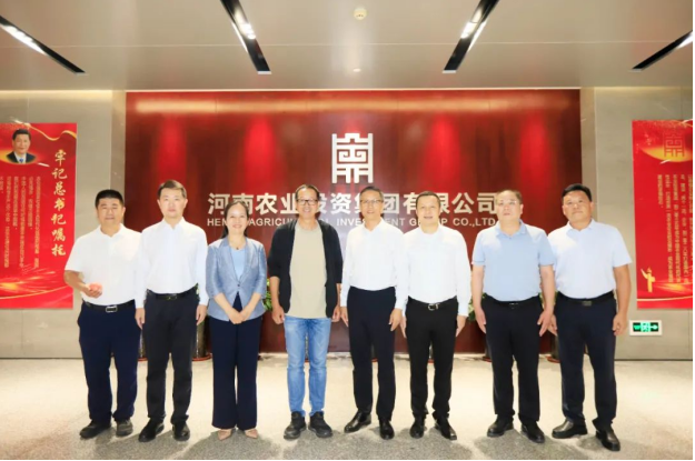 東方甄選俞敏洪先生到訪河南農(nóng)投集團(tuán)，品嘗花花牛產(chǎn)品并給予高度評(píng)價(jià)